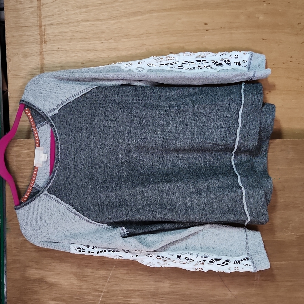 Altard State gray lace detail long sleeve lightweight pullover